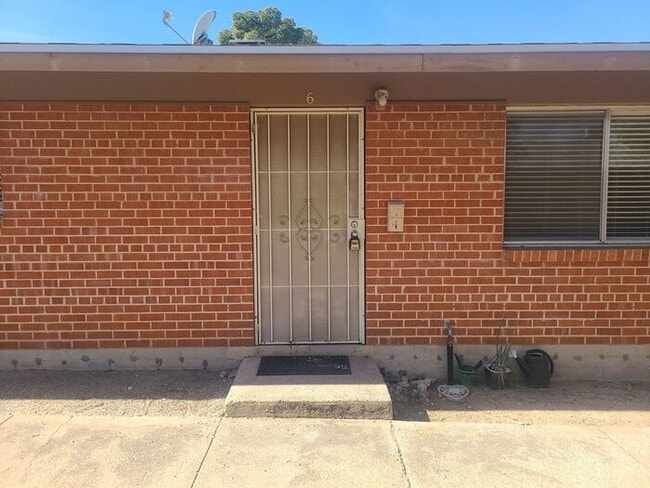 Building Photo - 3736 E Fairmount St