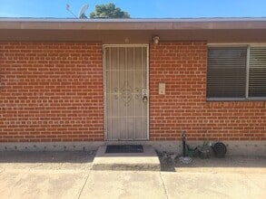 Building Photo - 3736 E Fairmount St