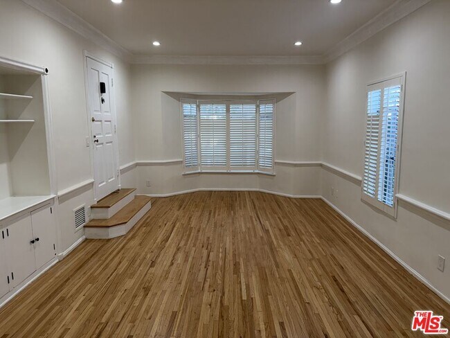 Foto del edificio - 9820 Charleville Blvd