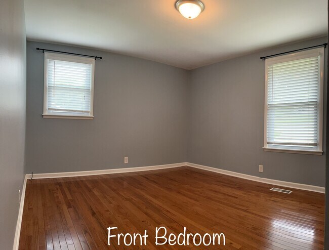 Building Photo - 549 Maplewood Ln