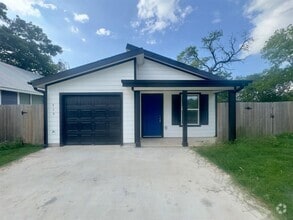 Building Photo - 715 E Live Oak St