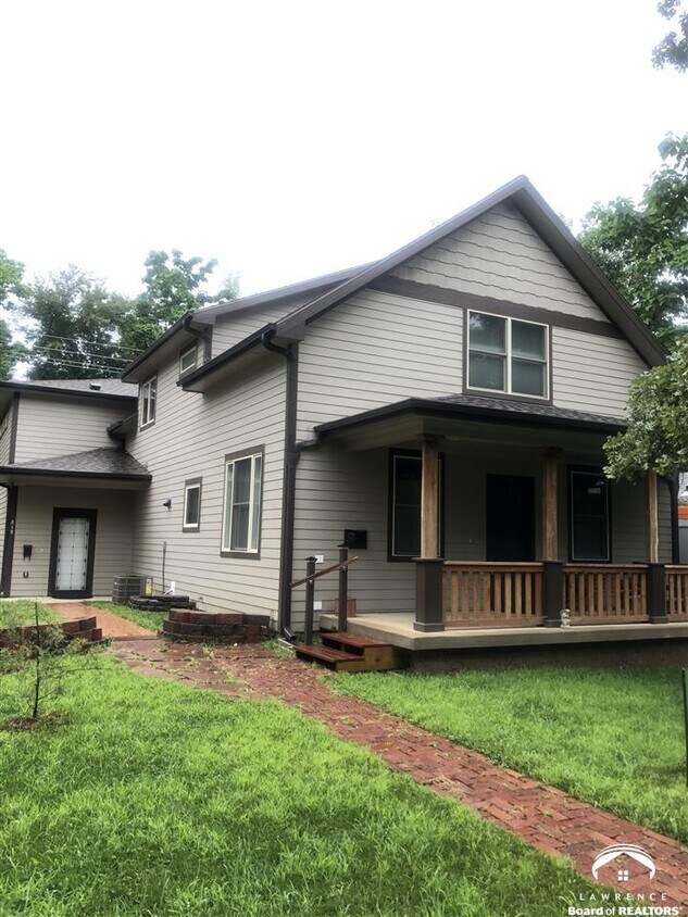 817 New York St, Lawrence, KS 66044 Townhome Rentals in Lawrence KS