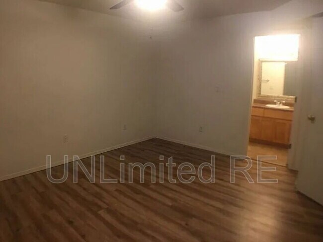Foto del edificio - 1385 W University Ave