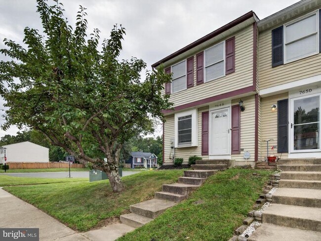 Foto del edificio - 7648 Fairbanks Ct