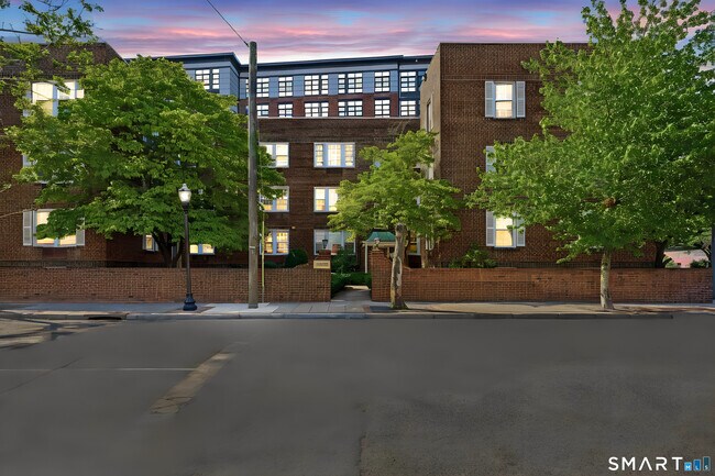 Foto del edificio - 833 Summer St