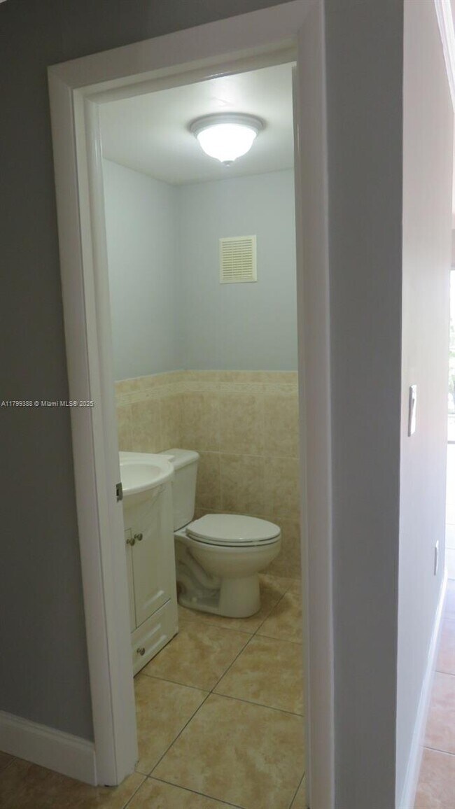 Foto del edificio - 9371 Fontainebleau Blvd