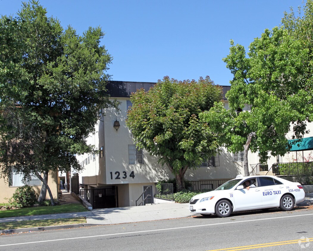 Primary Photo - 1324 9th St