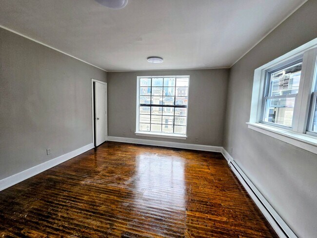 Building Photo - 102 N. 8th Street