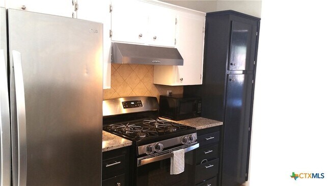 Foto del edificio - 418 Cottonwood Dr