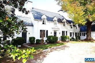 Building Photo - 640 Ivy Ln