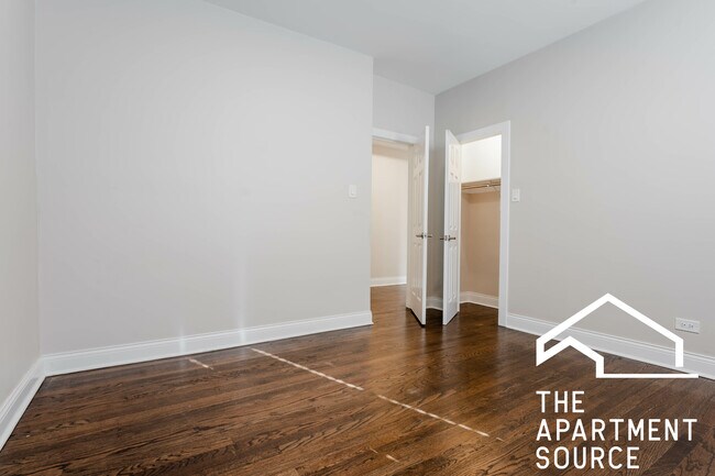 Foto del edificio - 2230 N Sawyer Ave