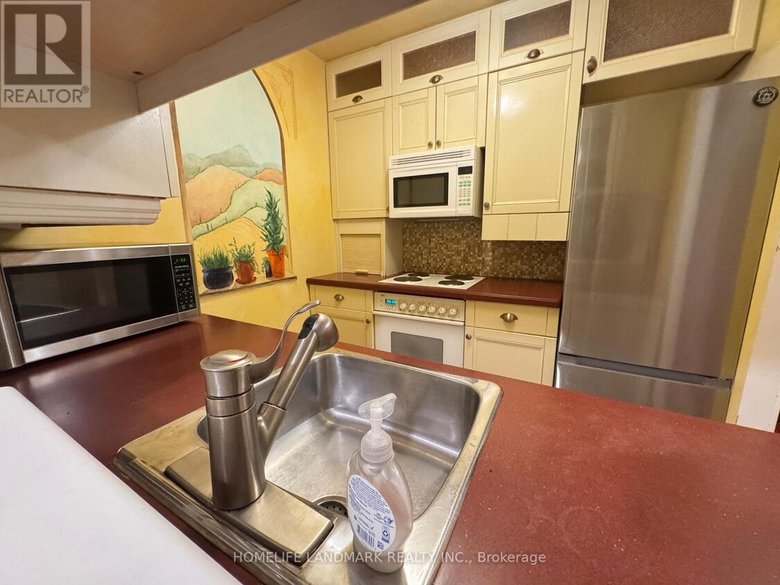 Primary Photo - 1055 Bay St.