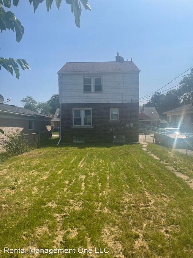 Foto del edificio - 3 br, 1.5 bath House - 1272 Austin Ave