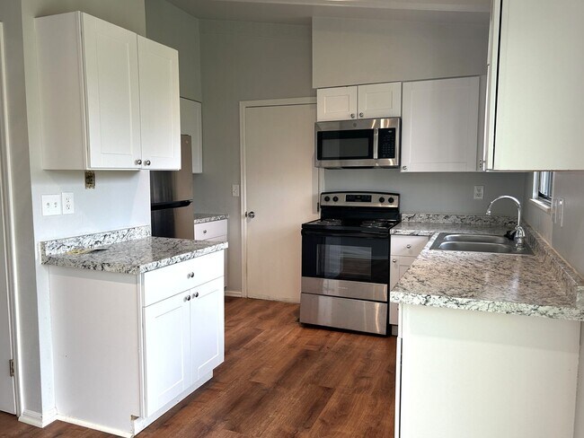 Foto del edificio - Spacious Fort Collins Rental with Hardwood Floors & Flex Space