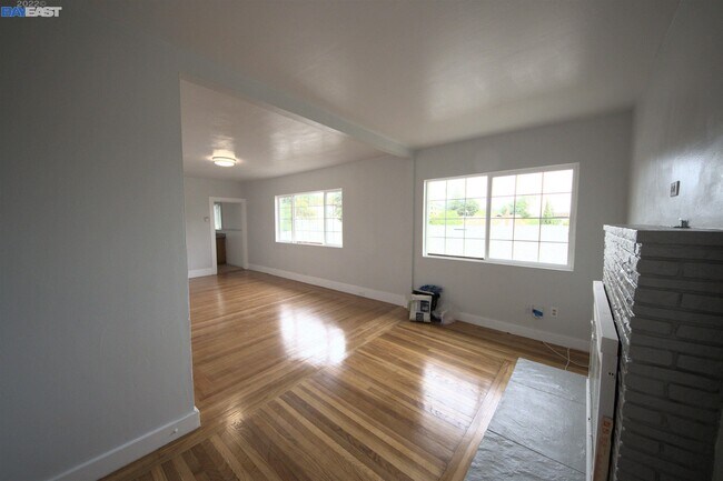 Foto del edificio - 2856 Georgia St