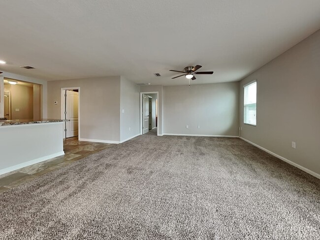 Building Photo - 2110 Pebble Point Dr