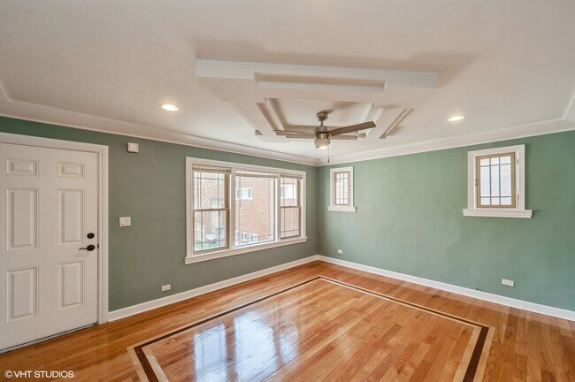 Building Photo - 6526 N Francisco Ave