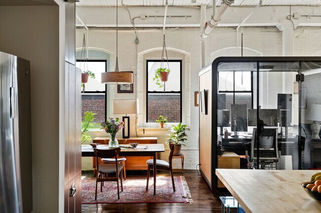 Building Photo - 429 N 13th St