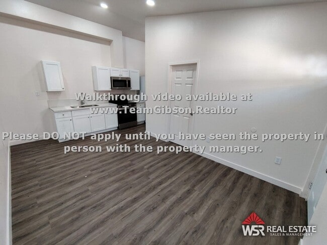 Building Photo - 1960 Summertree Dr