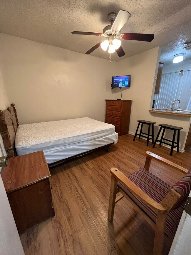 Foto del edificio - 1617 N Main St