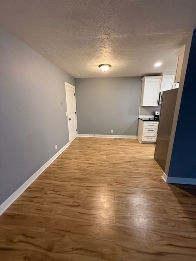 Building Photo - Updated 3 Bedroom Bellevue Home!!