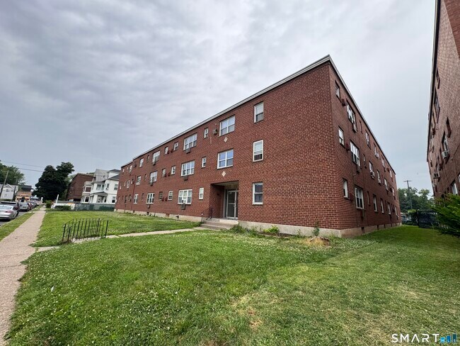 Building Photo - 24 Merrill St