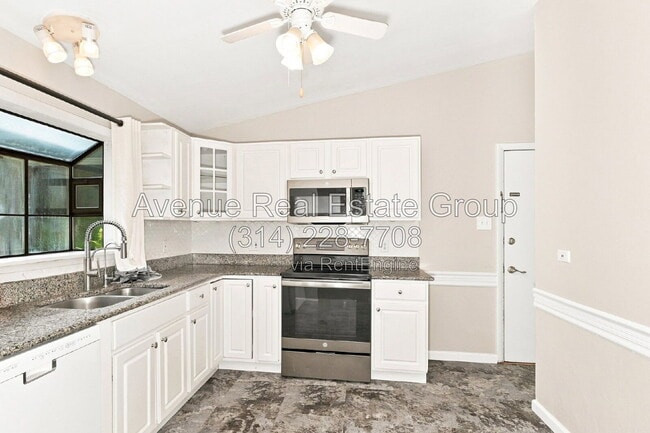 Building Photo - 9534 Grandview Dr