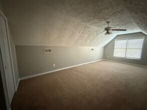 Building Photo - 8420 Deertrot Dr