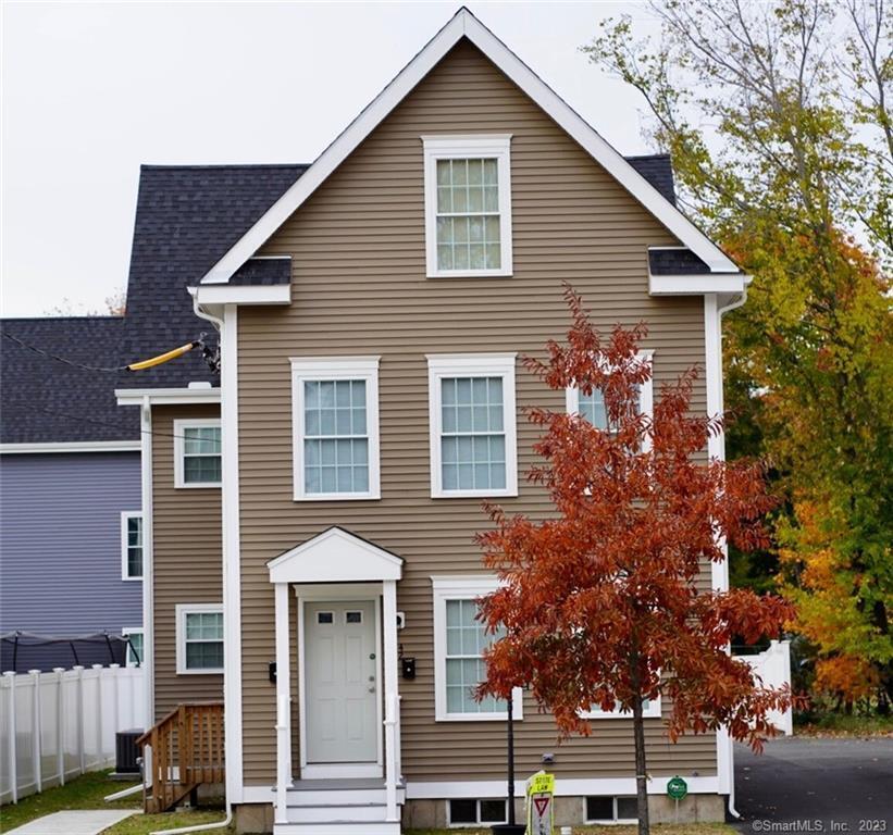 Foto principal - 532 Winchester Ave