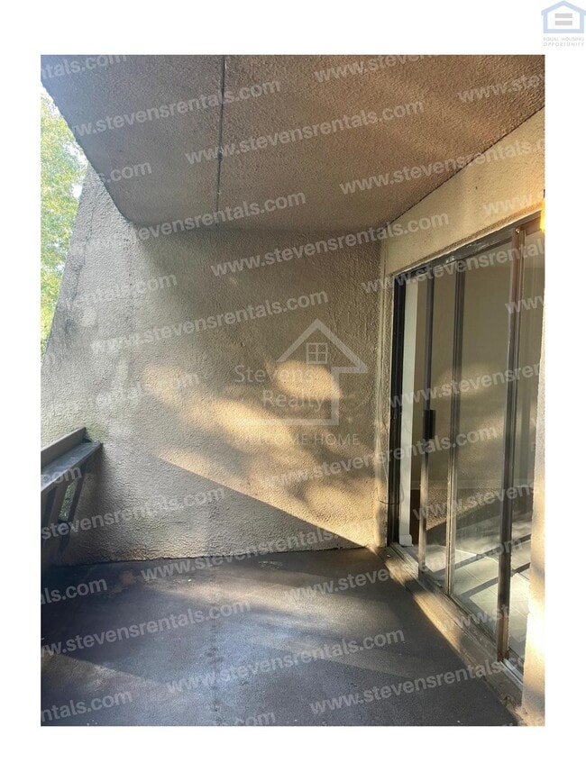 Building Photo - 915 S Seminole Dr