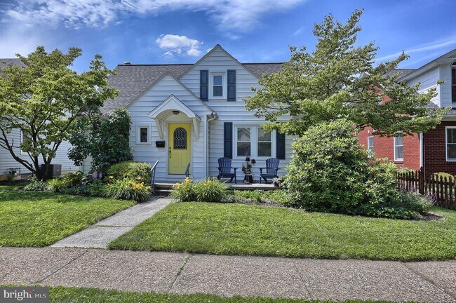Building Photo - 207 Maple Ave