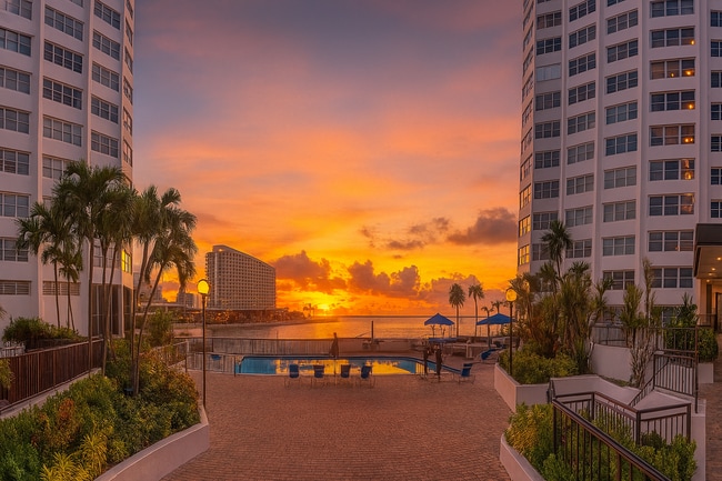 Building Photo - 801 Brickell Bay Dr