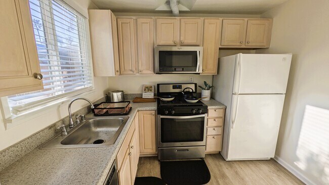 Chef's Kitchen - 4379 Maryland St