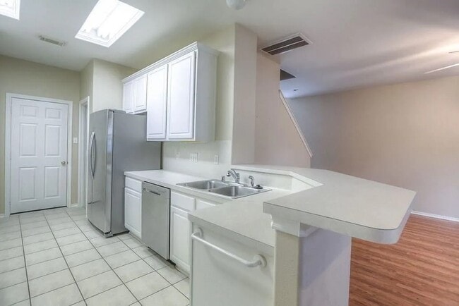 Building Photo - 43 Blue Creek Pl