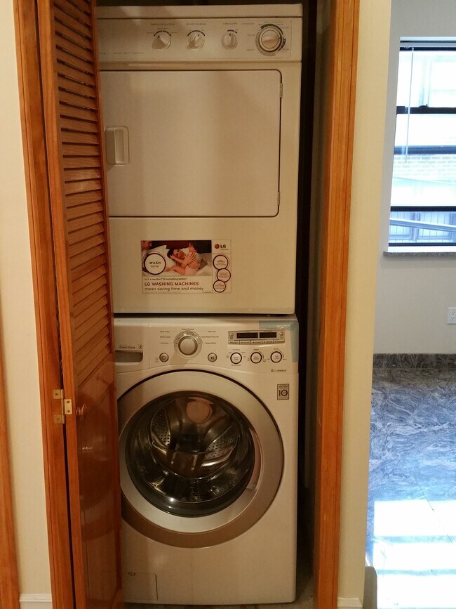 Foto del edificio - 14022 33rd Ave