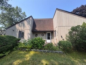 Building Photo - 20 Strathmore Gate Dr