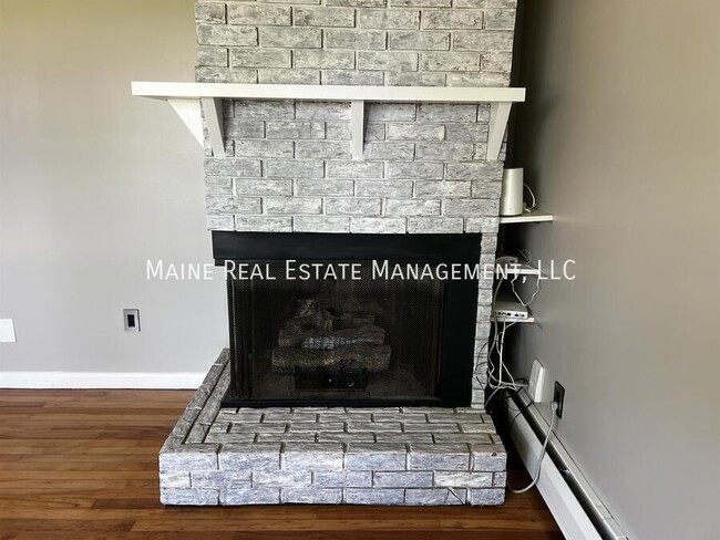 Foto del edificio - 287 Old County Rd