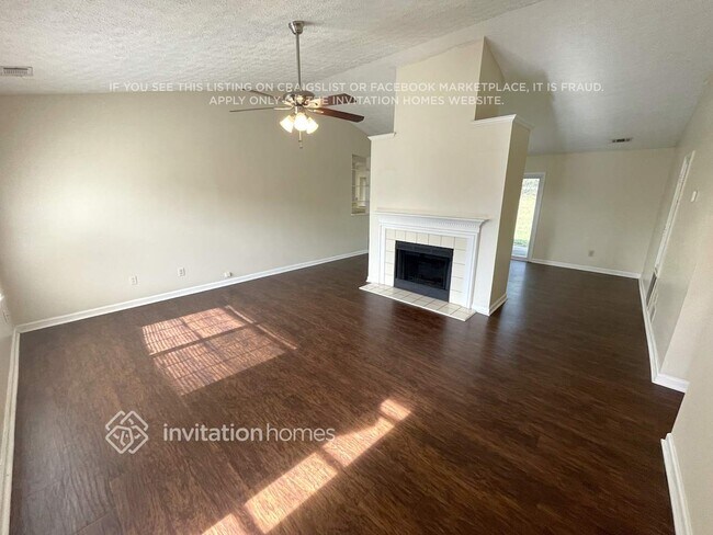 Foto del edificio - 4004 Daylily Way