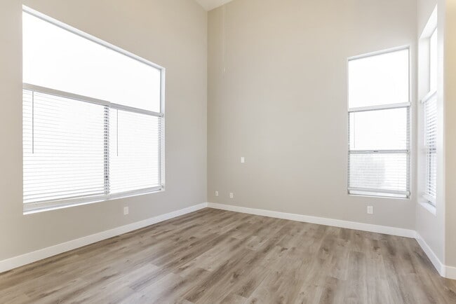 Building Photo - 2446 Cliffwood Dr