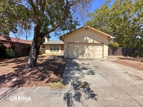 Building Photo - 1801 Towhee Dr