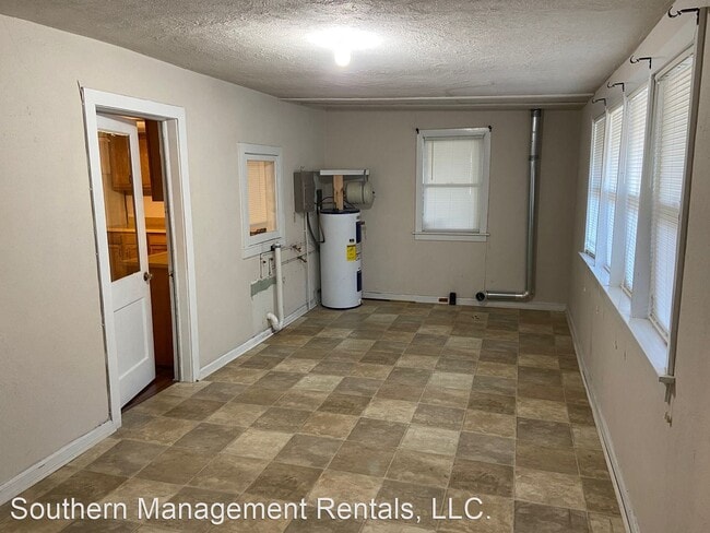 Building Photo - 2 br, 1 bath House - 31 N Main St  apt #2