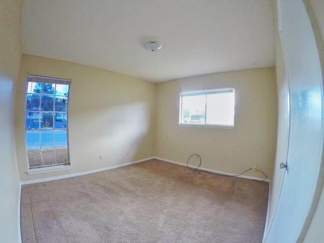 Building Photo - 221 Palmary Dr