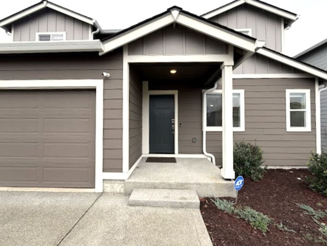 Primary Photo - New Build, Timeless Vibes in this 4 bedroo...