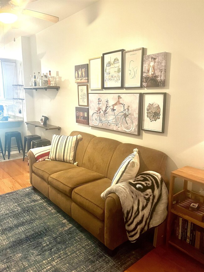 Building Photo - 422 Bloomfield St