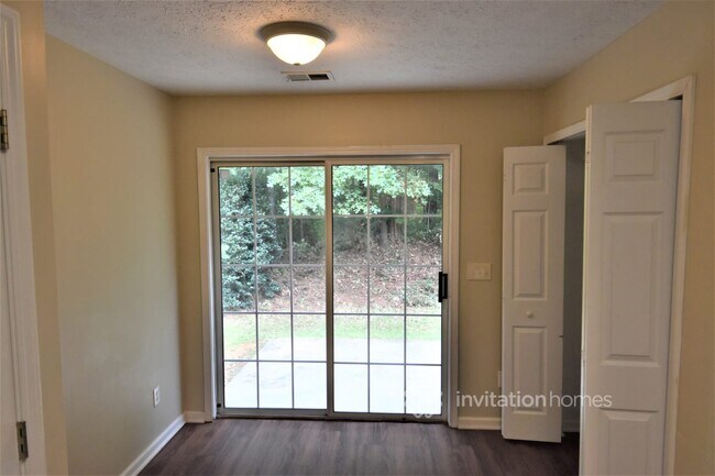 Foto del edificio - 3676 Southwick Dr NW