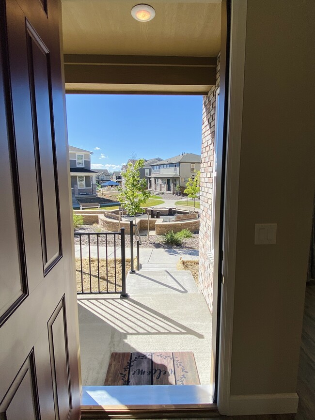 Building Photo - 438 Courtfield Way