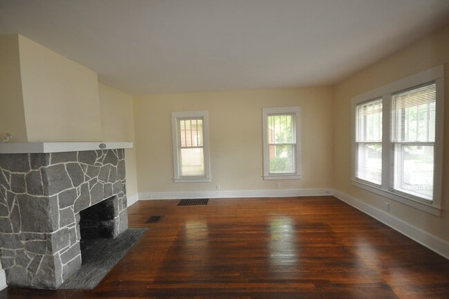 Foto del edificio - Pre-Leasing Now for Fall Semester 2026