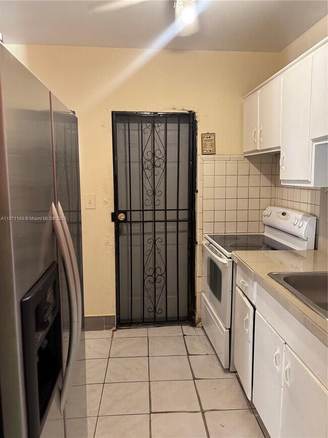 Foto del edificio - 1685 NW 133rd St