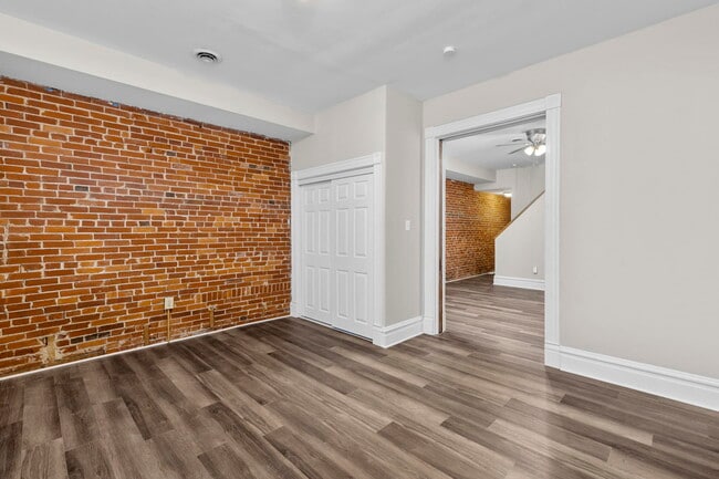 Building Photo - 1015 Ann Ave