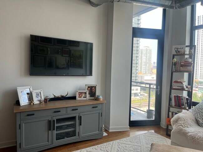 Foto del edificio - 740 W Fulton St